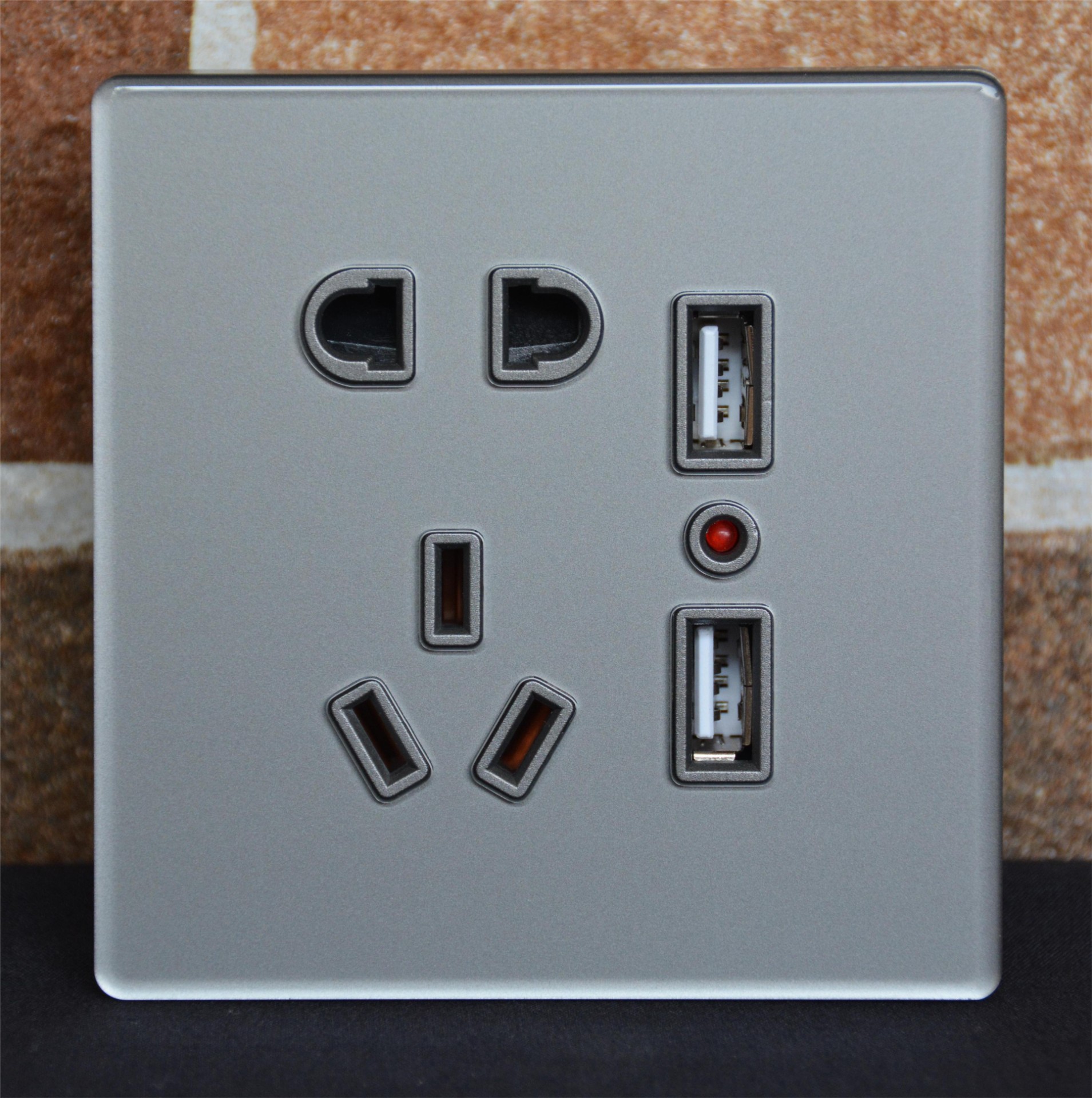 五孔USB